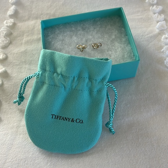 Tiffany&Co. silver infinity earrings AND packaging - Picture 3 of 5